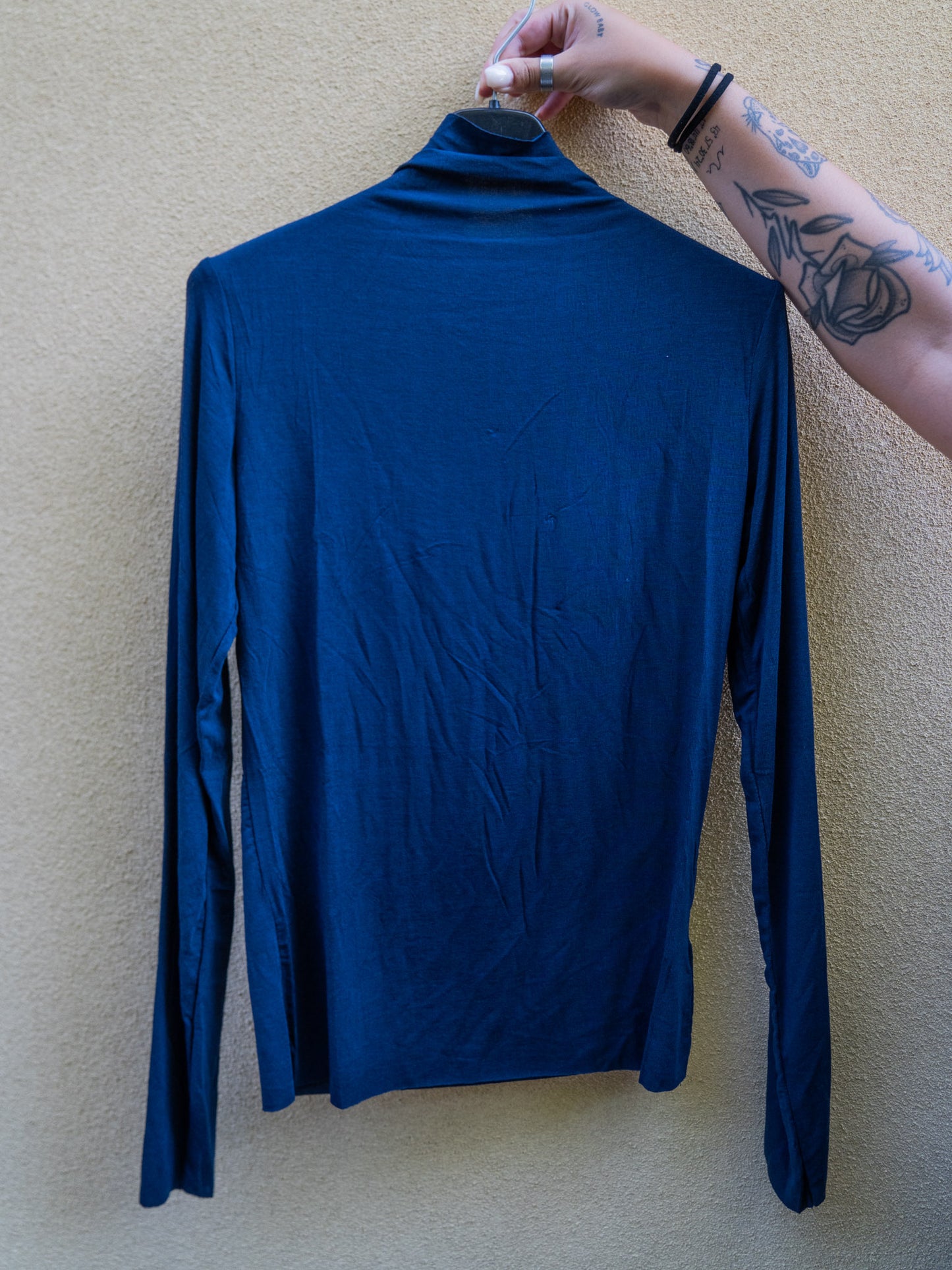 Maglia taglio laser collo alto