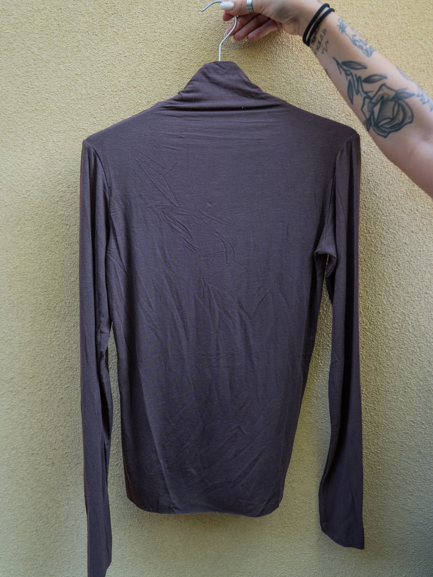 Maglia taglio laser collo alto