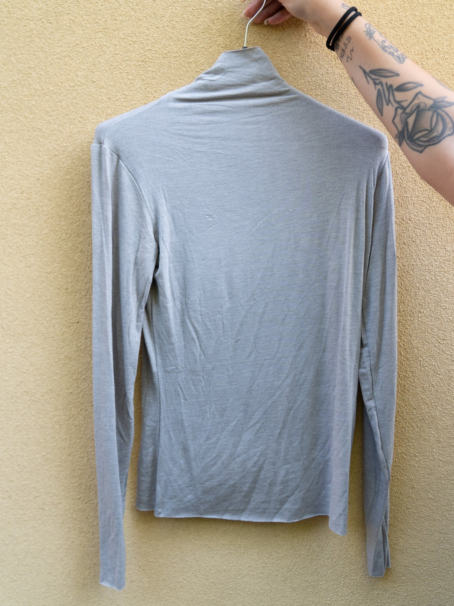 Maglia taglio laser collo alto
