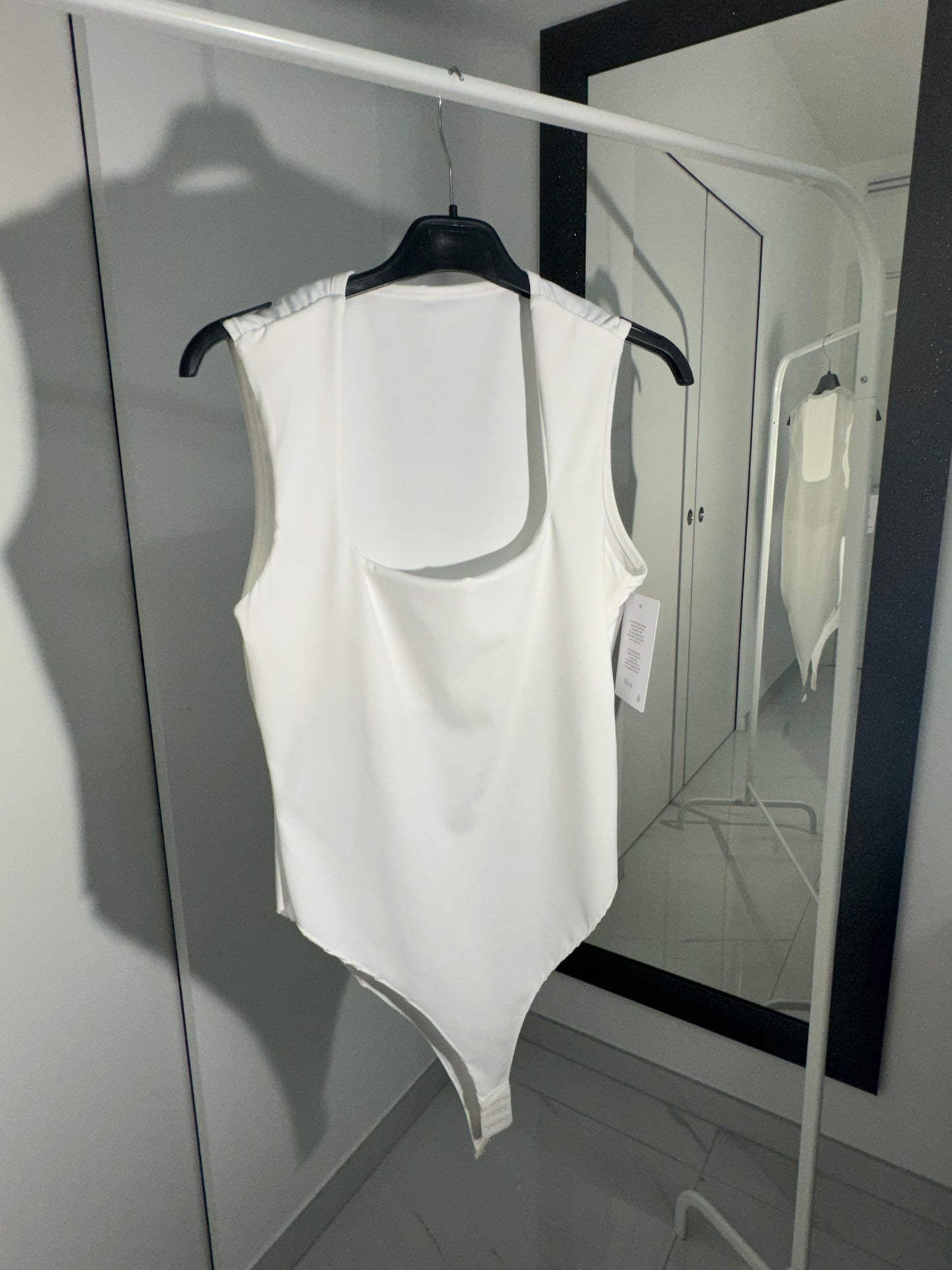 Body smanicato