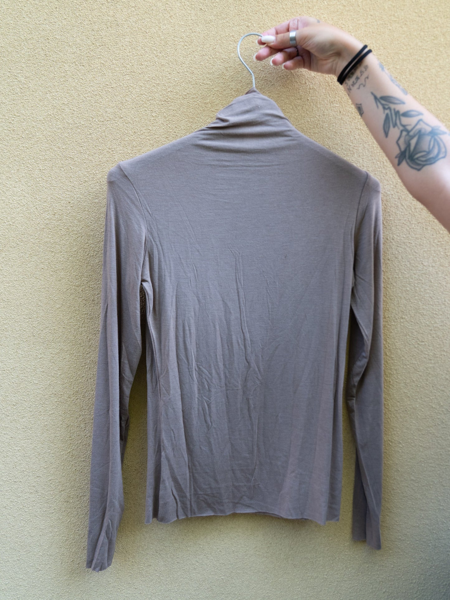 Maglia taglio laser collo alto
