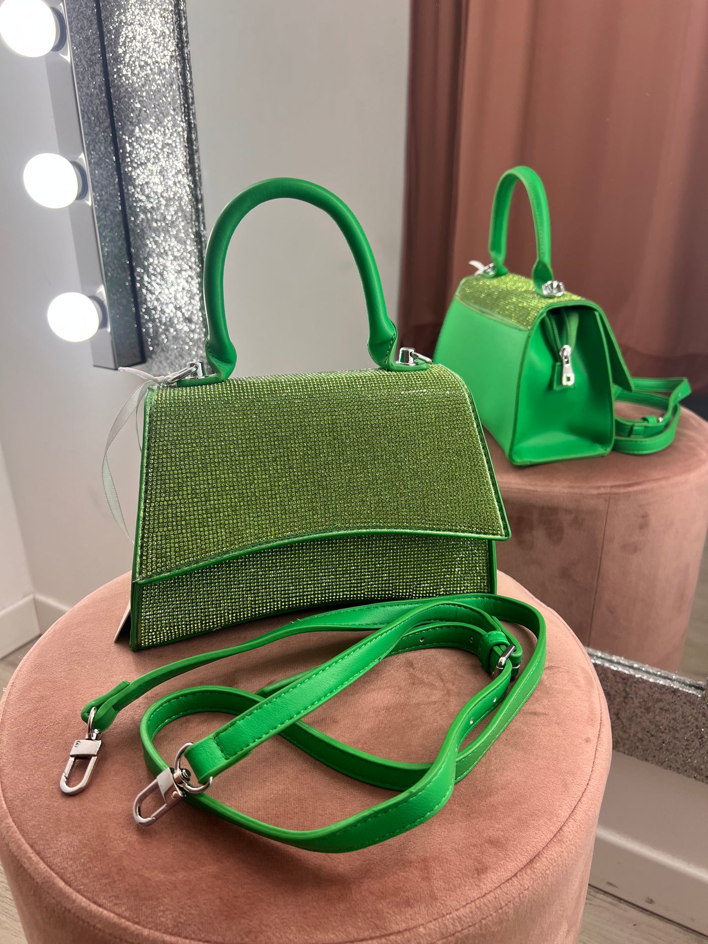Borsa verde con tracolla brillantinata